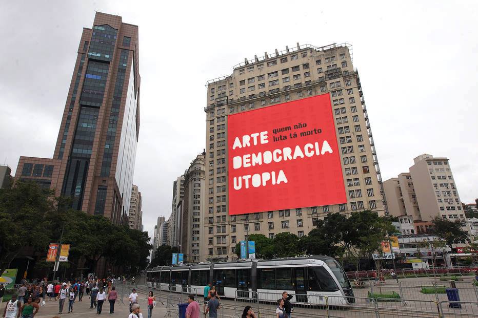 Nomes consagrados, como Anna Maria Maiolino, Claudia Andujar, Paulo Bruscky e Cildo Meireles também estão na exposição "Arte Democracia Utopia – Quem não luta tá morto".