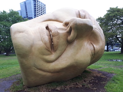 "El sueño del lector", escultura de Pablo Irrgang, de 2016.