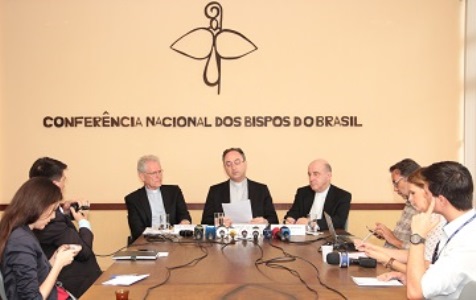 D. Sergio da Rocha, d. Murilo Krieger e d. Leonardo U. Steiner divulgam nota da CNBB