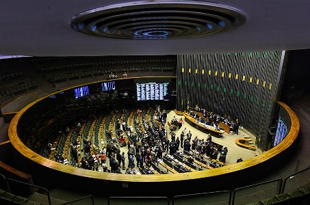 A Câmara aprovou a reforma da Previdência apesar de Bolsonaro, mas de olho nas eleições municipais de 2020. Rodrigo Maia já quer discutir políticas sociais.