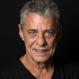 Pedro Tadeu: "Chico Buarque escreveu, com a verdadeira poesia de muitas das suas canções, um currículo mais do que suficiente para a atribuição do mais importante prémio literário em Língua Portuguesa".