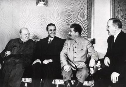 Churchill e Stalin reunidos em 1942 para derrotar Hitler