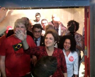 Dilma chega ao Sindicato dos Bancários do DF