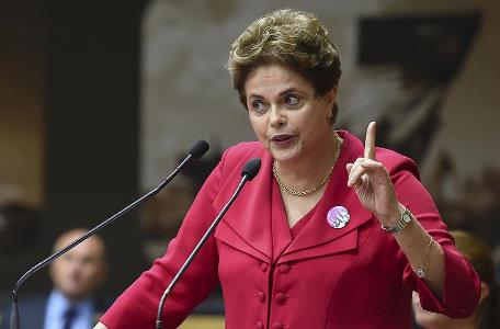 Dilma Rousseff: "Mais uma vez a ´Folha´ subestima a inteligência e a memória do povo deste País".