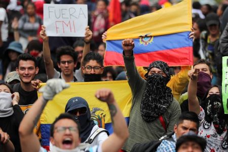 A Confederação das Nacionalidades Indígenas do Equador prepara grandes manifestações contra o governo de Lenín Moreno, que teve que fugir de Quito para Guayaquil.