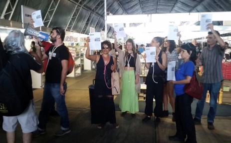 Procurador Marcos Pinheiro Lima disse à turma da cultura (foto, com a corda no pescoço) que “a iniciativa da Secult de destinar recursos do FAC para reforma de patrimônio contraria os princípios da finalidade e é uma afronta à legalidade”.