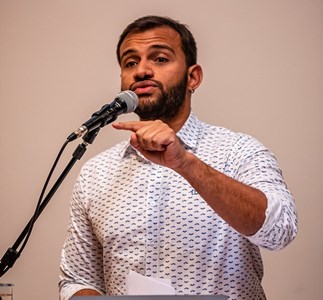 Deputado distrital Fábio Felix (PSol - foto) foi chamado de "esquerdopata" pelo truculento governador Ibaneis Rocha (MDB)..