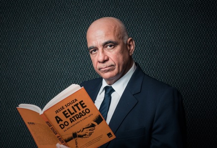 Jessé Souza: "Os 100 dias de Bolsonaro mostram que a convivência desses aliados de ocasião não é fácil. A elite não quer o barulho e a baixaria de Bolsonaro, que só prejudicam os negócios".