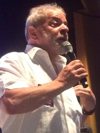 Lula, mesmo preso, segundo pesquisa da CNT, ganha no segundo turno com 46%, em média, à frente de todos os outros candidatos.