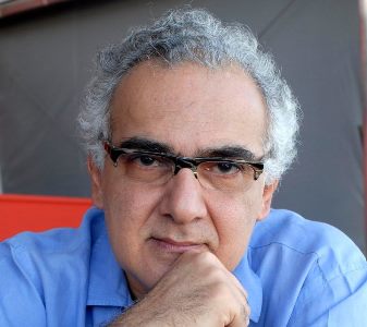 Milton Hatoum: “O caos, a desfaçatez, a provocação, as ameaças, a violência (não apenas verbal) e a arruaça são fundamentais para ofuscar o desgoverno e sua irrefreável sanha de destruição de algumas conquistas políticas, de bem-estar social e direitos humanos”.