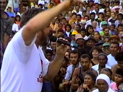 “3 Refeições” documenta parte da "Caravana da Cidadania Contra a Fome”, realizada em 1993, quando o presidente Lula refez a viagem da infância de Garanhuns a São Paulo