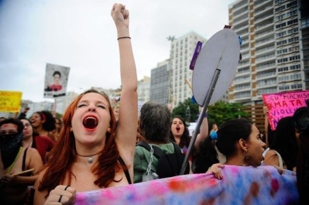 Mulheres unidas protestam contra a Reforma da Previdência, contra o feminicidio...