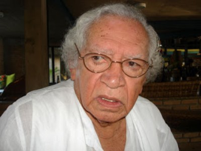 O poeta Thiago de Melo nasceu no dia 30 de março de 1926, na cidade de Barreirinha, no Amazonas