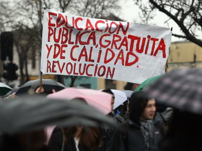 Milhares de pessoas vão às ruas no Chile contra o neoliberalismo fracassado