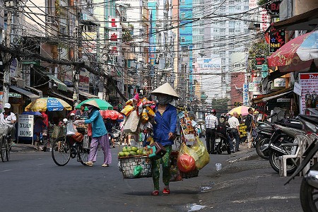 Peliano: "Em Saigon não se via miséria, ninguém pedindo esmolas, via-se gente vendendo produtos a pé e em cima de bicicletas etc..."