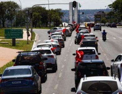 Carreata em Brasília levou mais de mil carros à Esplanada dos Ministérios
