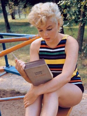 Marilyn Monroe lendo Ulysses: o Bloomsday, a maior festa literária do mundo, é comemorado desde 1954 em vários países; incluindo o Brasil, em uma dúzia de cidades.