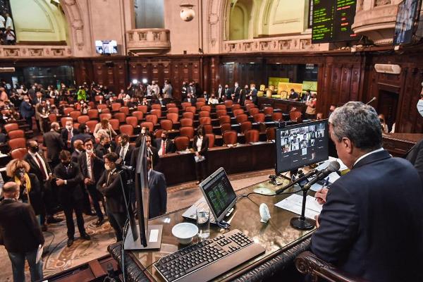 Plenário da Assembleia Legislativa do Rio toma decisão histórica contra Witzel