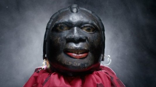 Cena do filme “The Sound of Masks (O Som das Máscaras)”, que será exibido no dia 17/9, 19h, na Plataforma da Mostra Luz da África