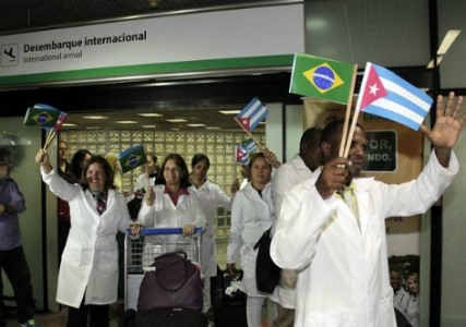 Cerca de 3.000 médicos cubanos chegaram ao Brasil para atender os mais pobres. Agora, como o novo governo, terão que deixar o país diante da insensibilidade do presidente eleito.