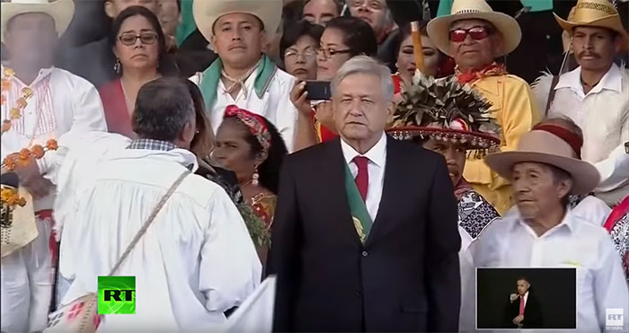 Andrés Manuel López Obrador se dirige a los mexicanos en el Zócalo