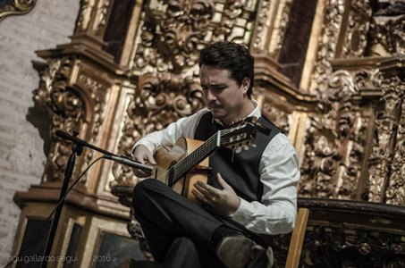 Andrés Hernández se apresenta acompanhado da cantora espanhola Encarna Anillo